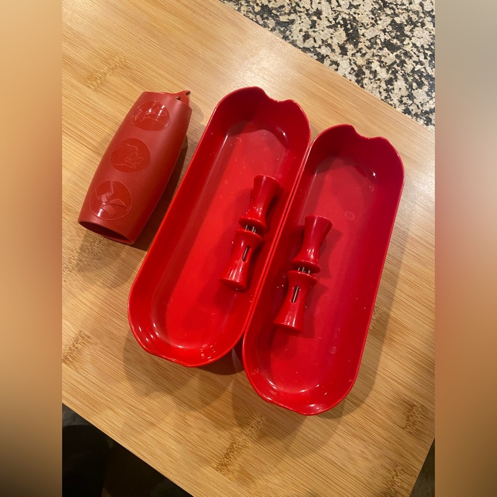 Corn on the cob holders and garlic peeler